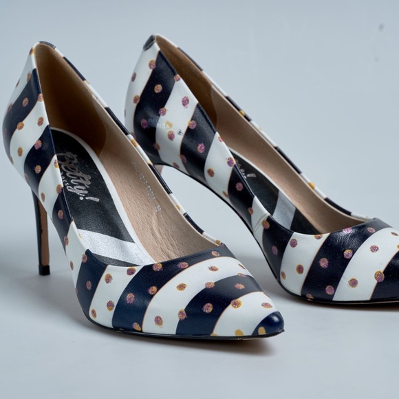 NWT genuine Leather pumps - Picture 1 of 5